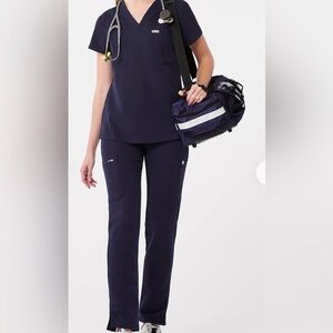 FIGS Women’s Scrub Set – navy